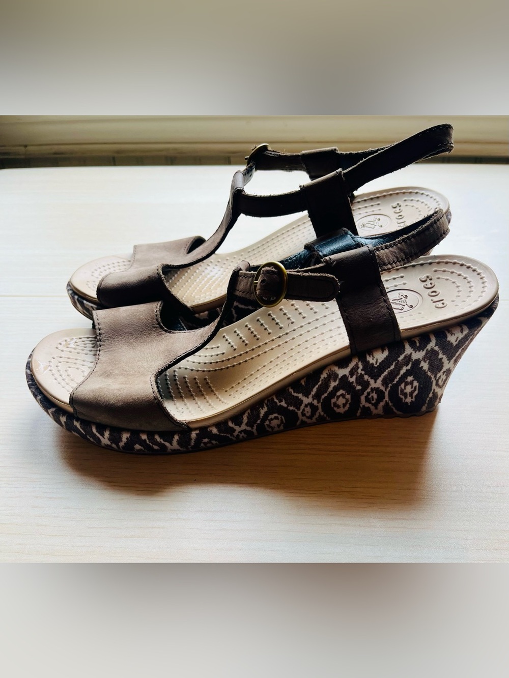 CROCS Women's Brown Printed Wedge Sandals. Size 9